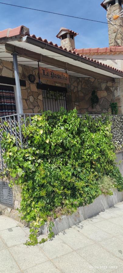 La Pasailla De Gredos Guest House Navacepeda de Tormes ภายนอก รูปภาพ